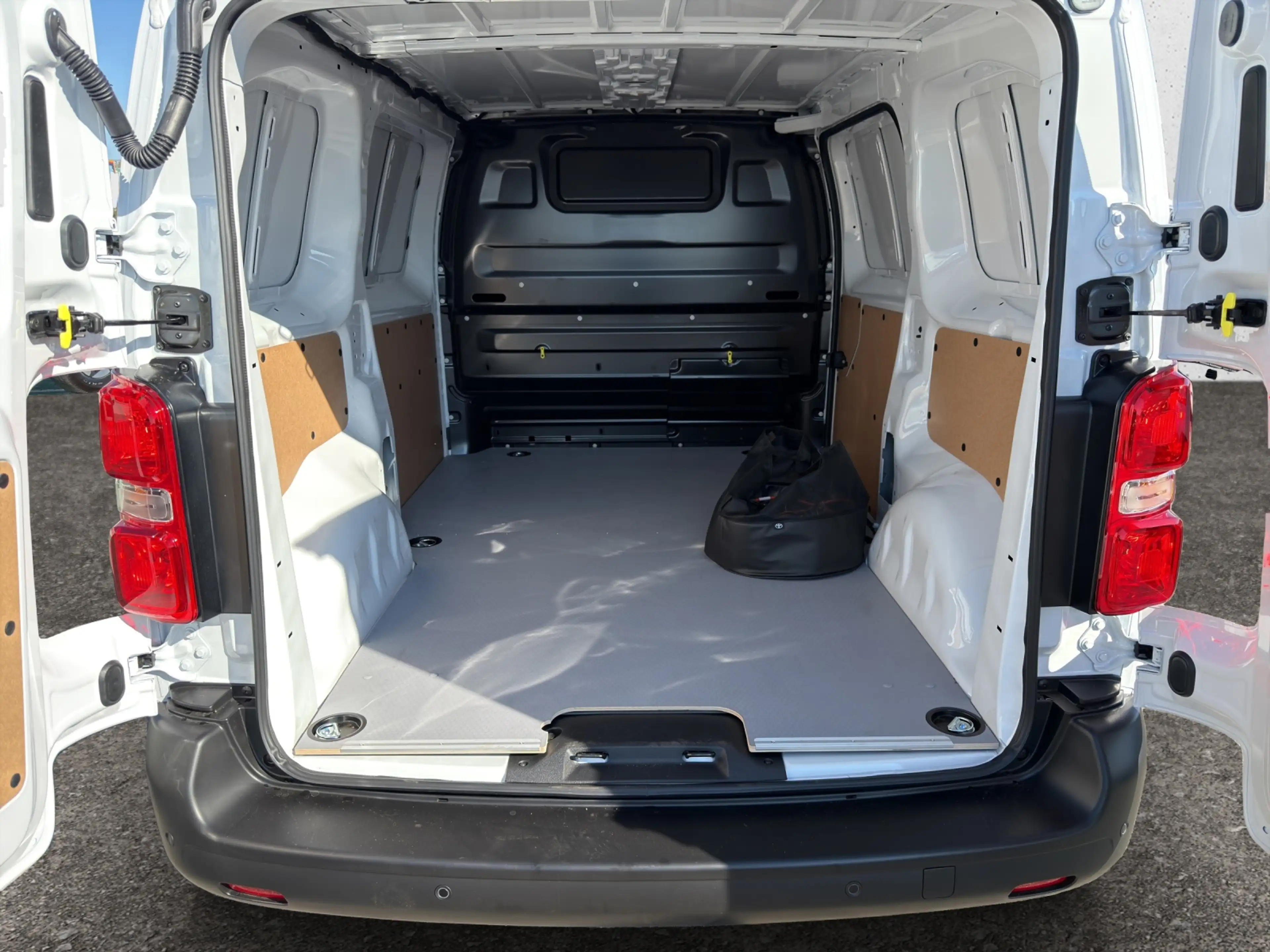 Toyota Proace KWG 75kWh Meister Elektro L1 Aut. 5t. — photo 3