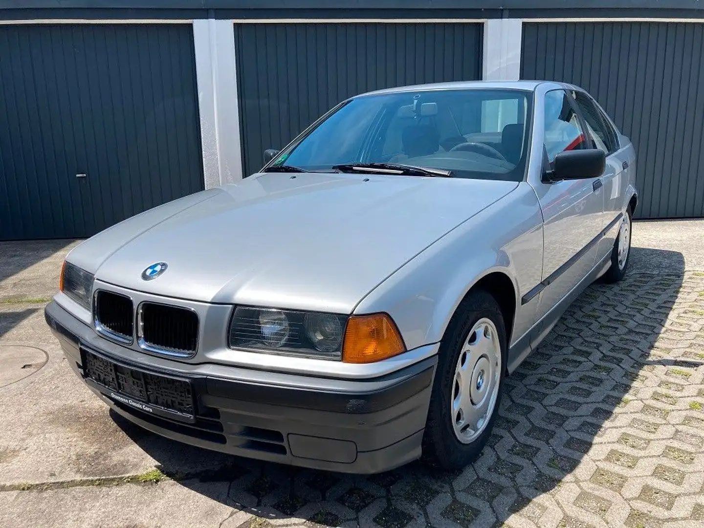 BMW 318 i E36 1.Hand 1992 H-Zulassung tauglich srebrna - 1