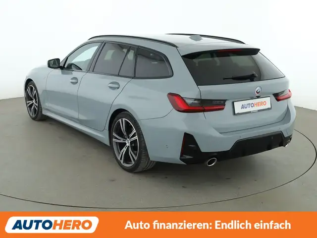 BMW 3 Series view 4