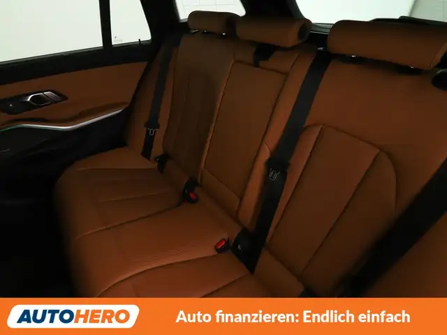 BMW 3 Series view 14