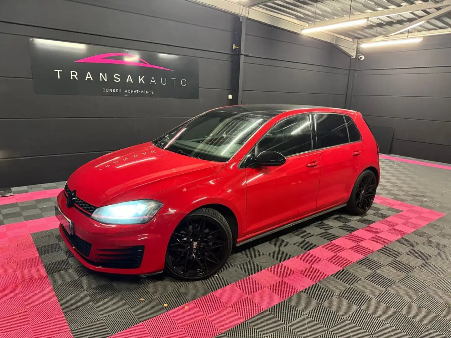 Volkswagen Golf 7 GTI 2.0 TSI 220 BlueMotion Technology GTI Rouge - 1