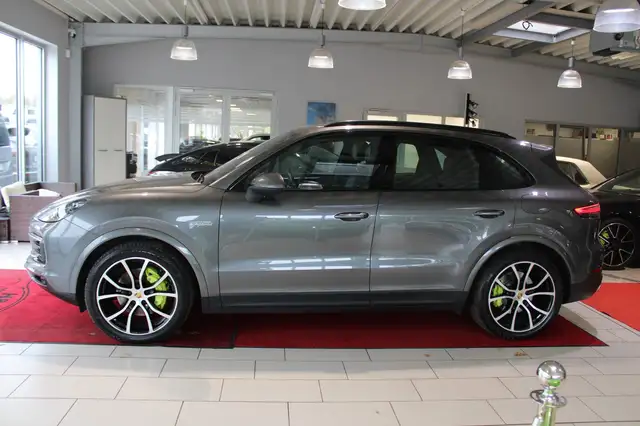 Porsche Cayenne view 2