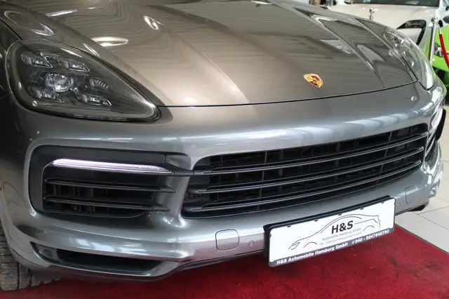 Porsche Cayenne view 9