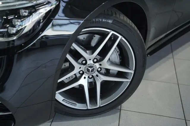 Mercedes-Benz S-Class view 3