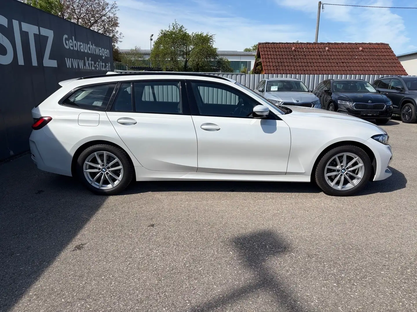 BMW 318 i Touring Aut. | SPORTSITZE Weiß - 2