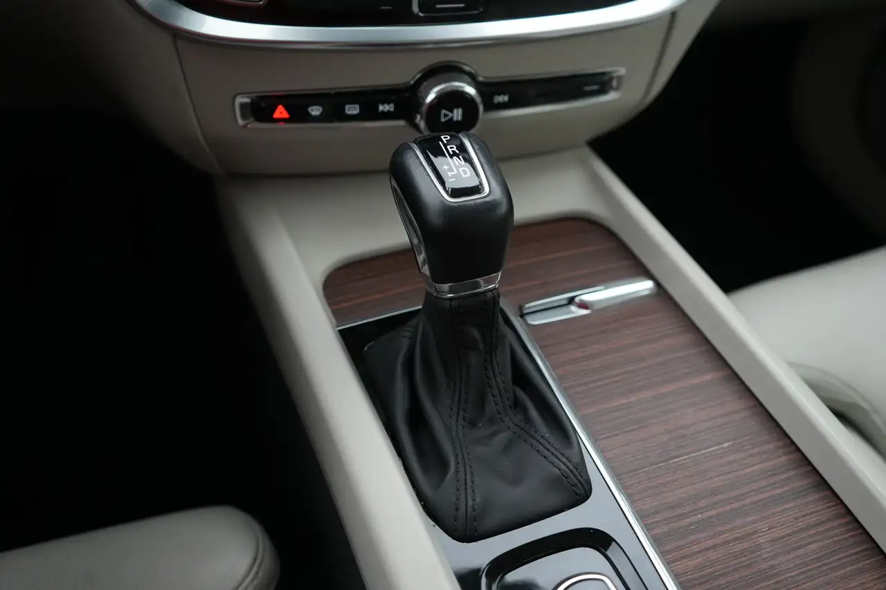 Volvo V60 2.0 D4 Inscription Geartr. Intellisafe Pro LEDER/C, миниатюра 16