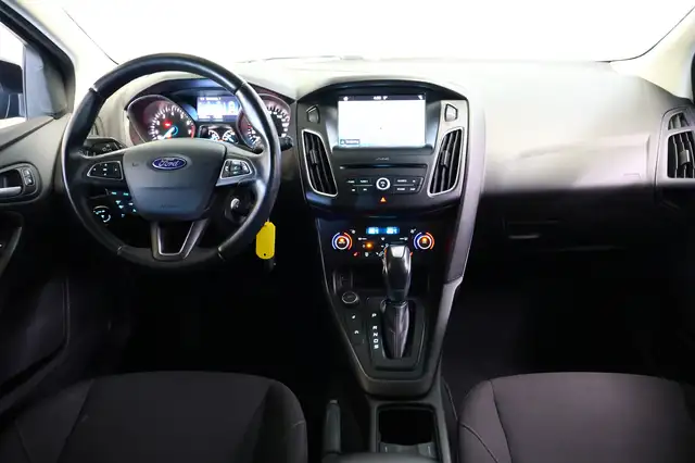 Ford Focus view 2