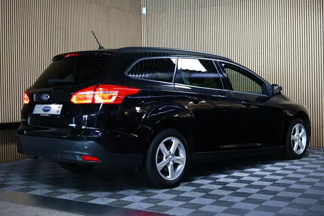 Ford Focus view 5
