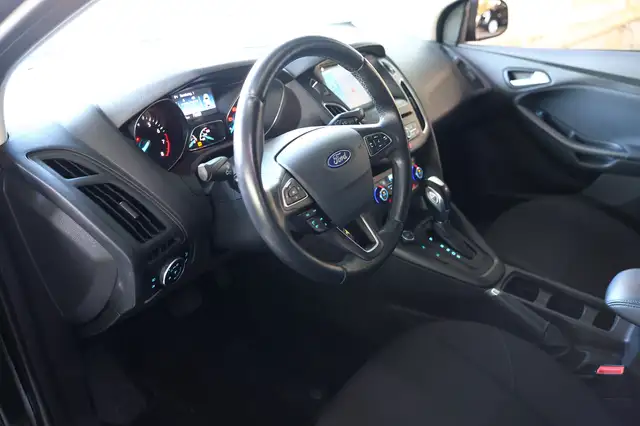 Ford Focus view 11