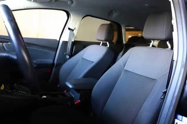 Ford Focus view 12