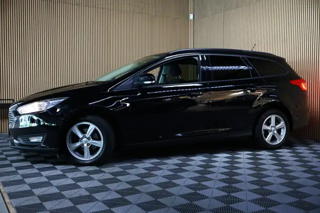 Ford Focus view 10