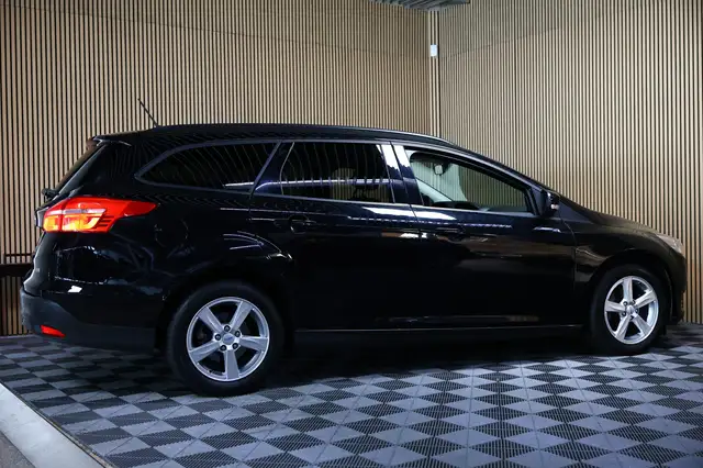 Ford Focus view 6