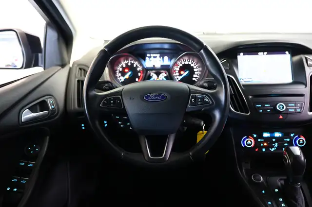 Ford Focus view 13