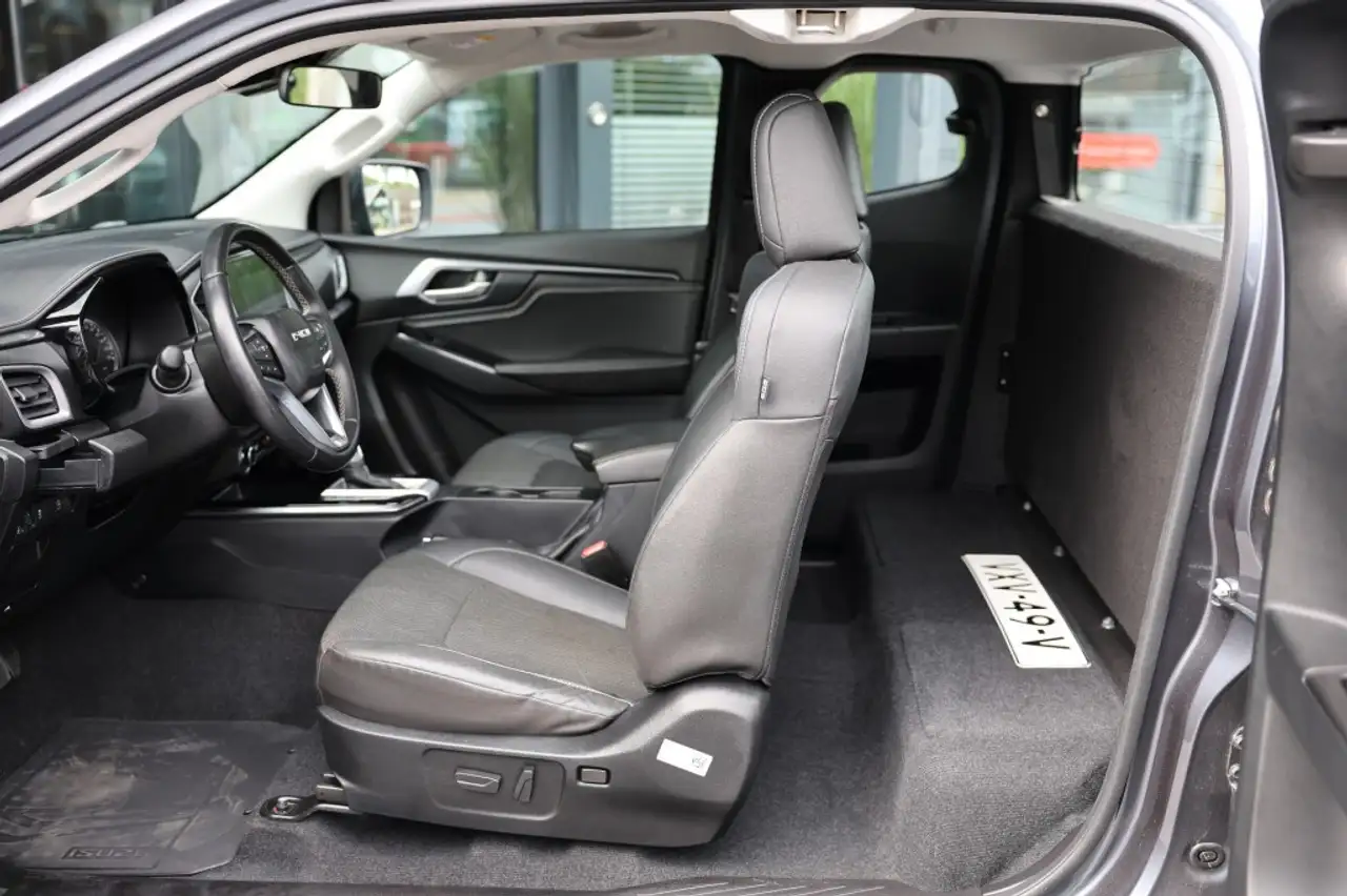 Isuzu D-Max 2023 — фото 8