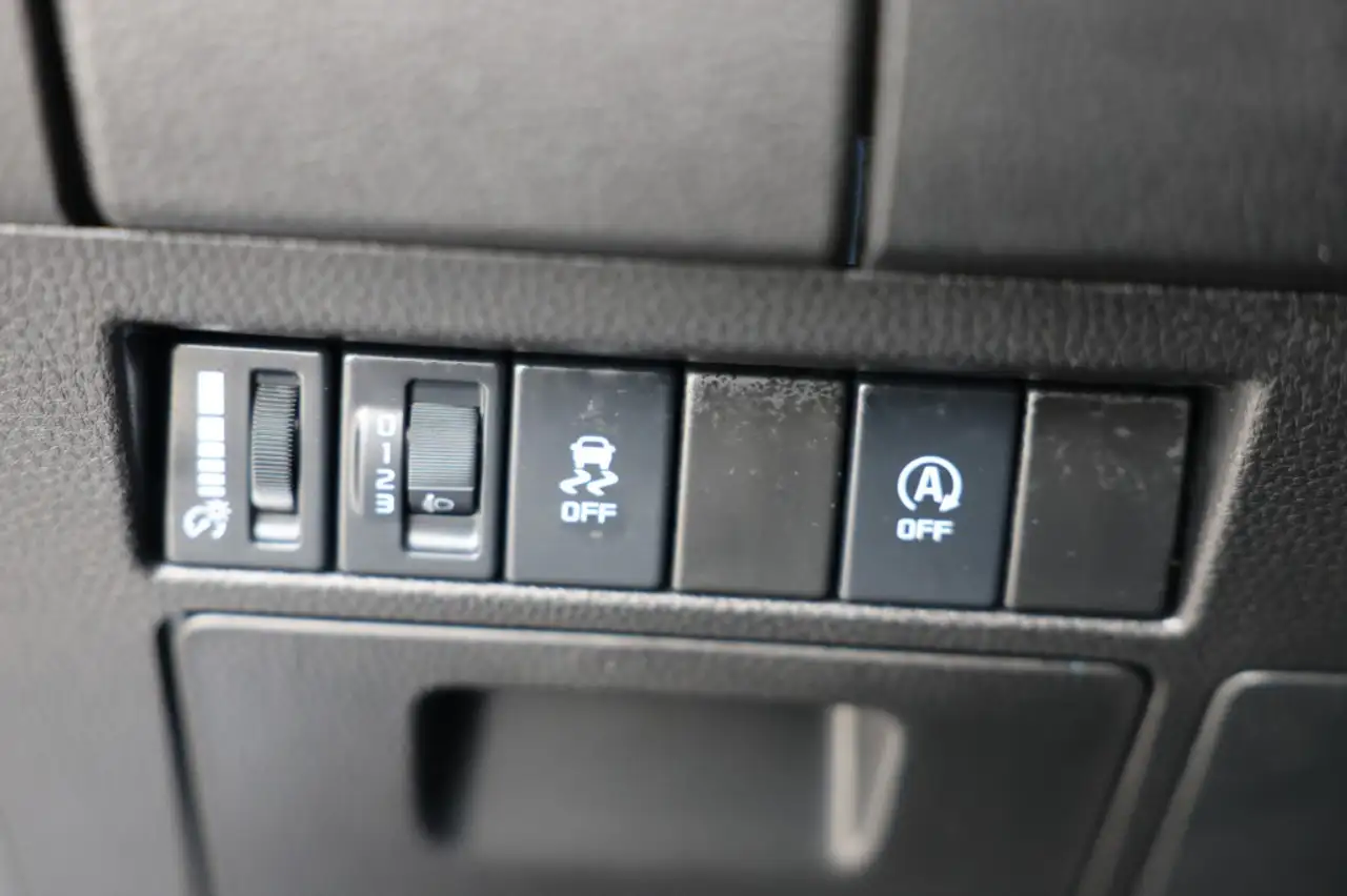 Isuzu D-Max 2023 — фото 16