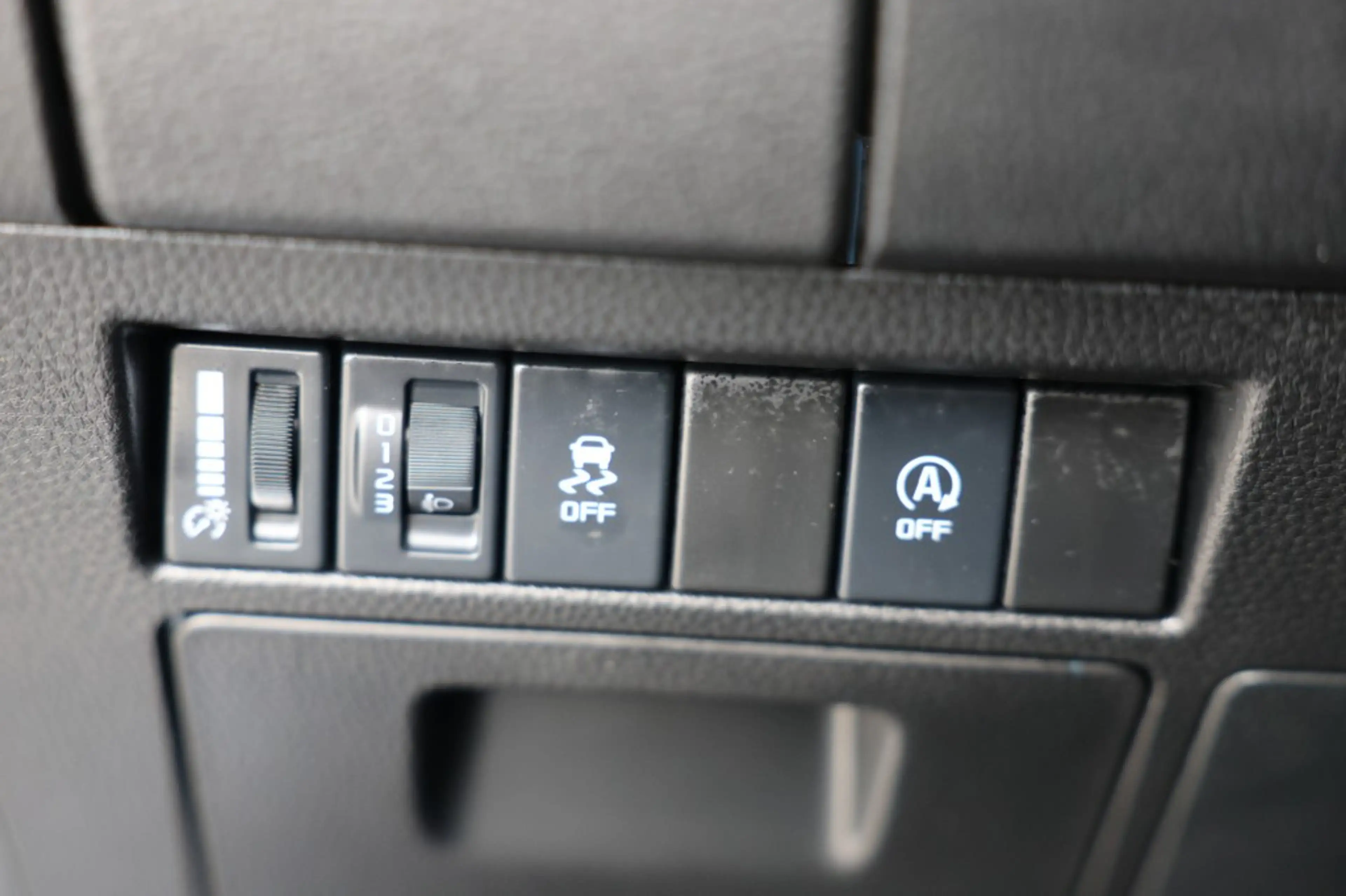 Isuzu D-Max 1.9 D LS A/T 4WD VAN — photo 16