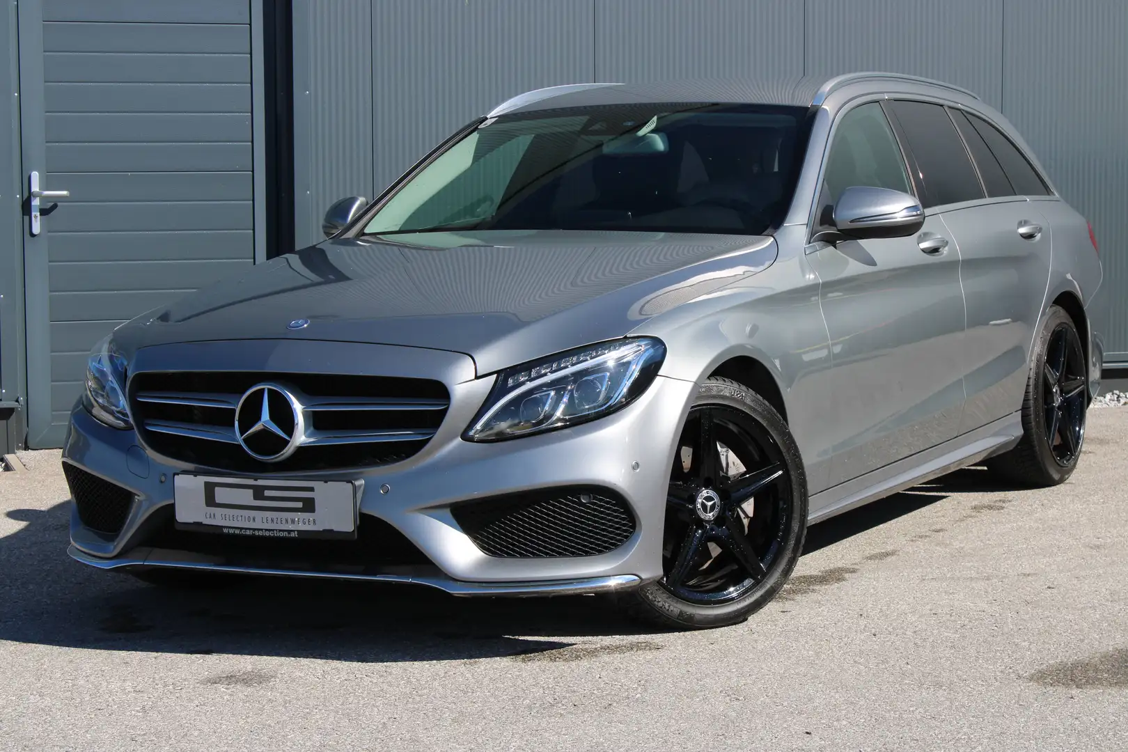 Mercedes-Benz C 220 C 220 d T AMG Line 4MATIC Aut. Grau - 2