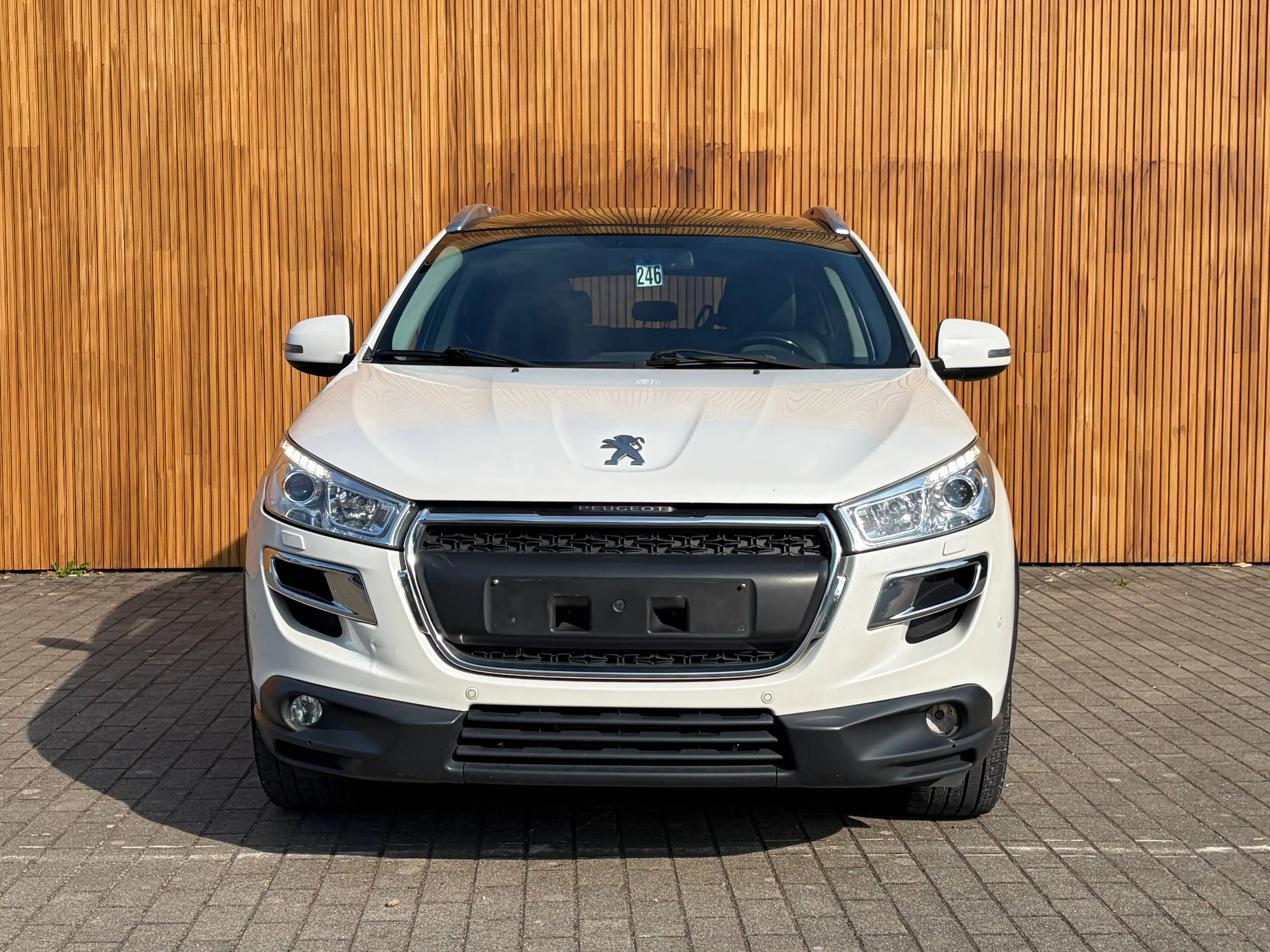 Peugeot 4008 1.6 e-HDi Allure — photo 4