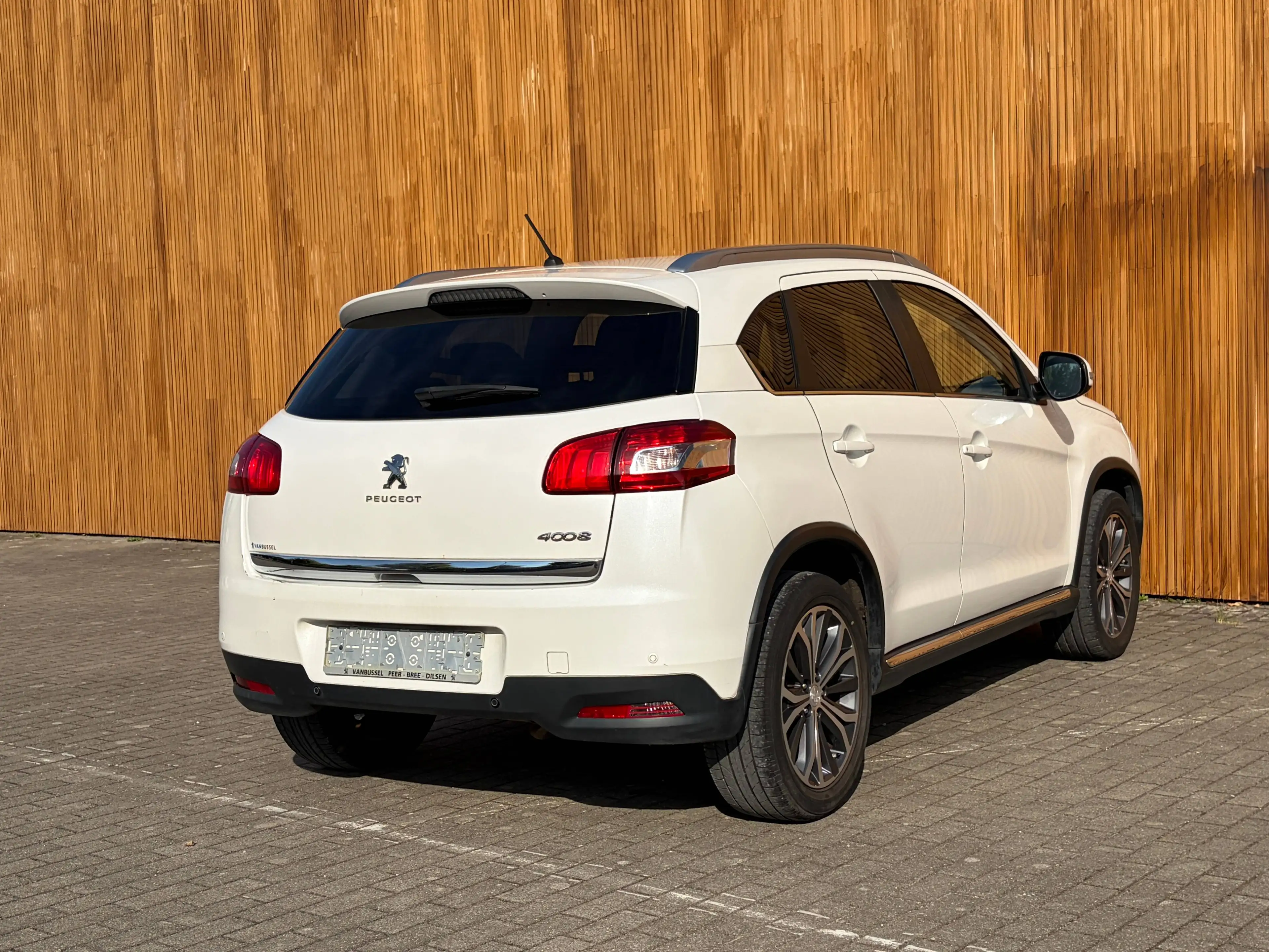Peugeot 4008 1.6 e-HDi Allure — photo 3