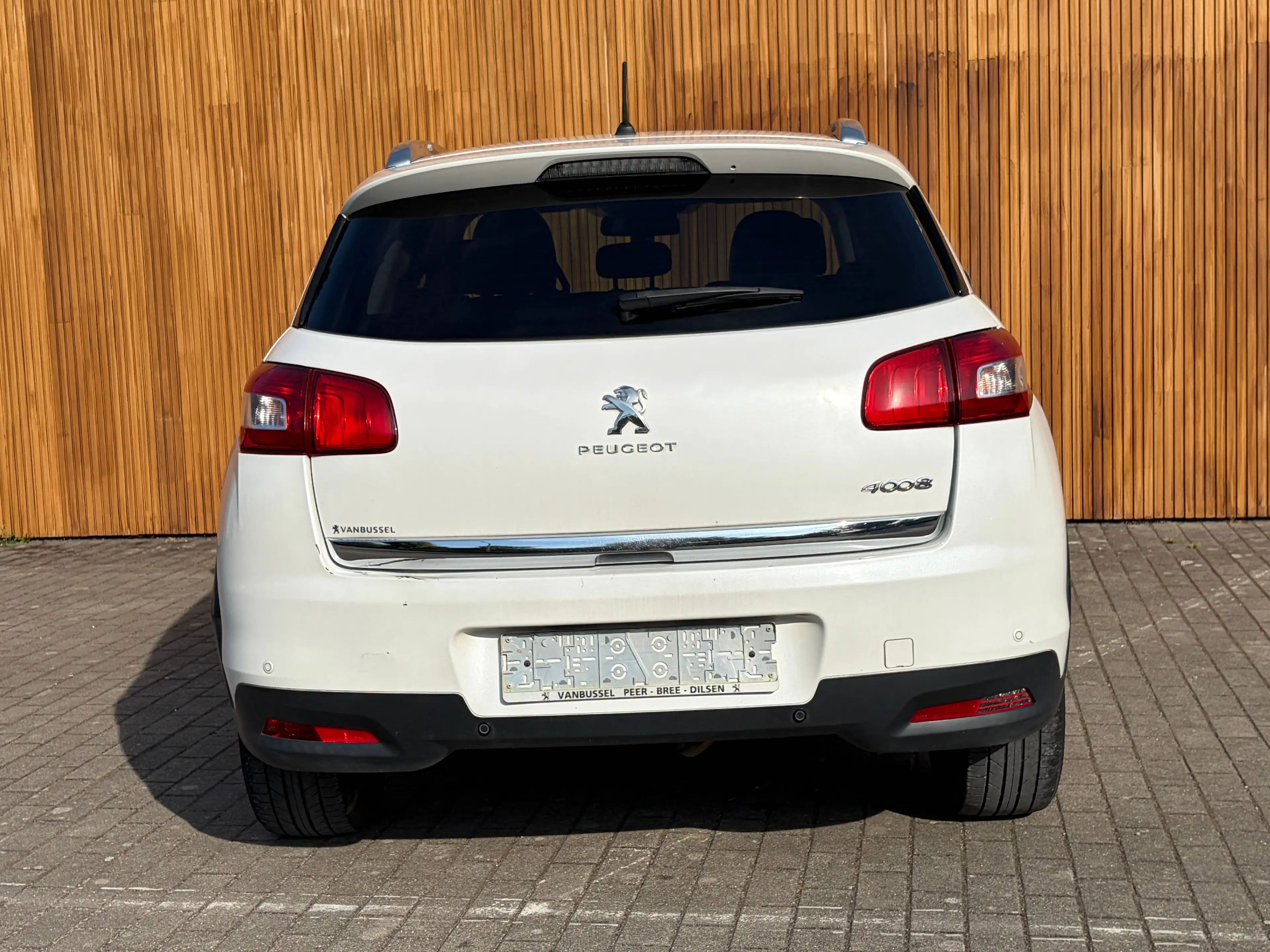 Peugeot 4008 1.6 e-HDi Allure — photo 6