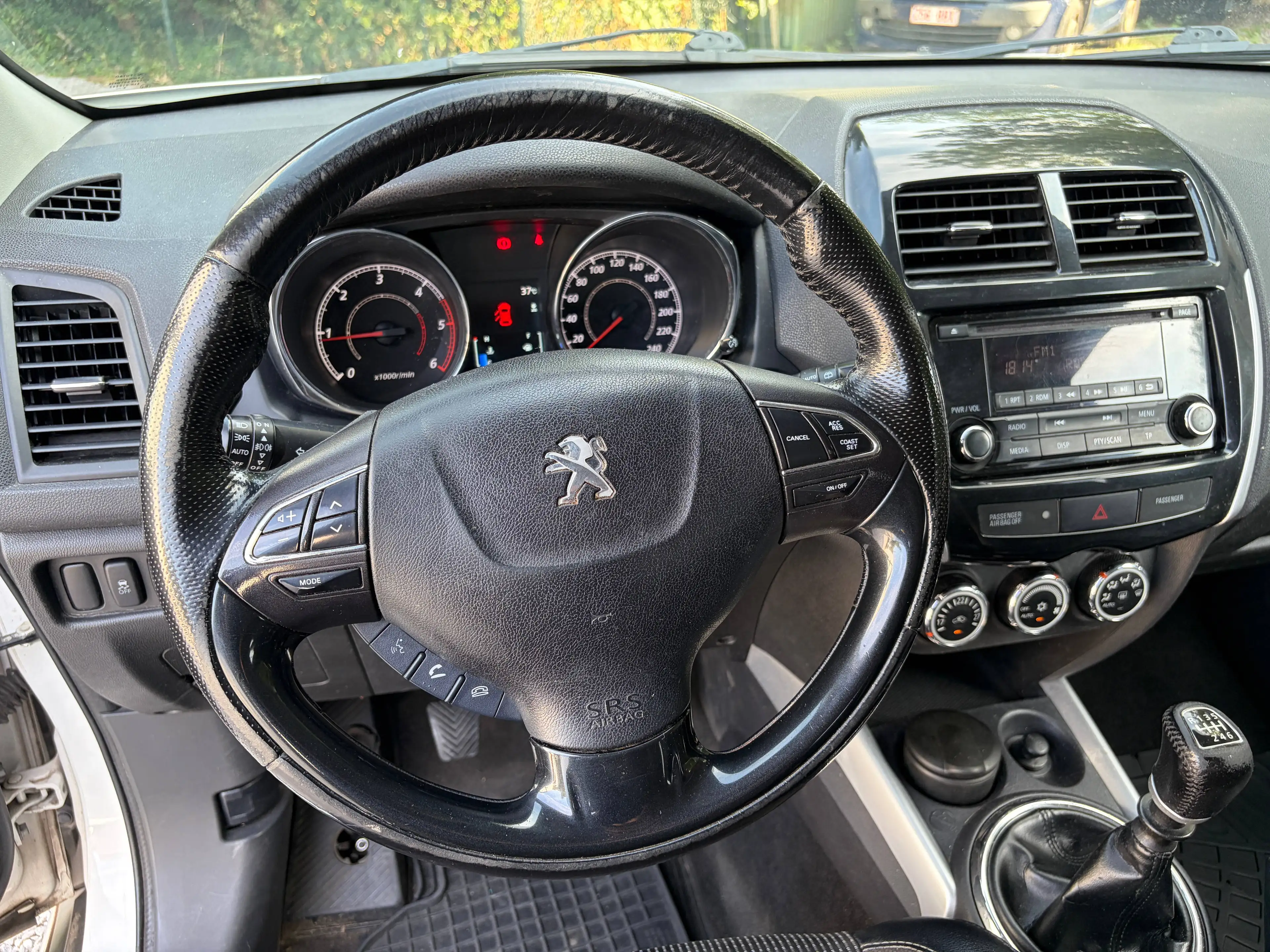 Peugeot 4008 1.6 e-HDi Allure — photo 10