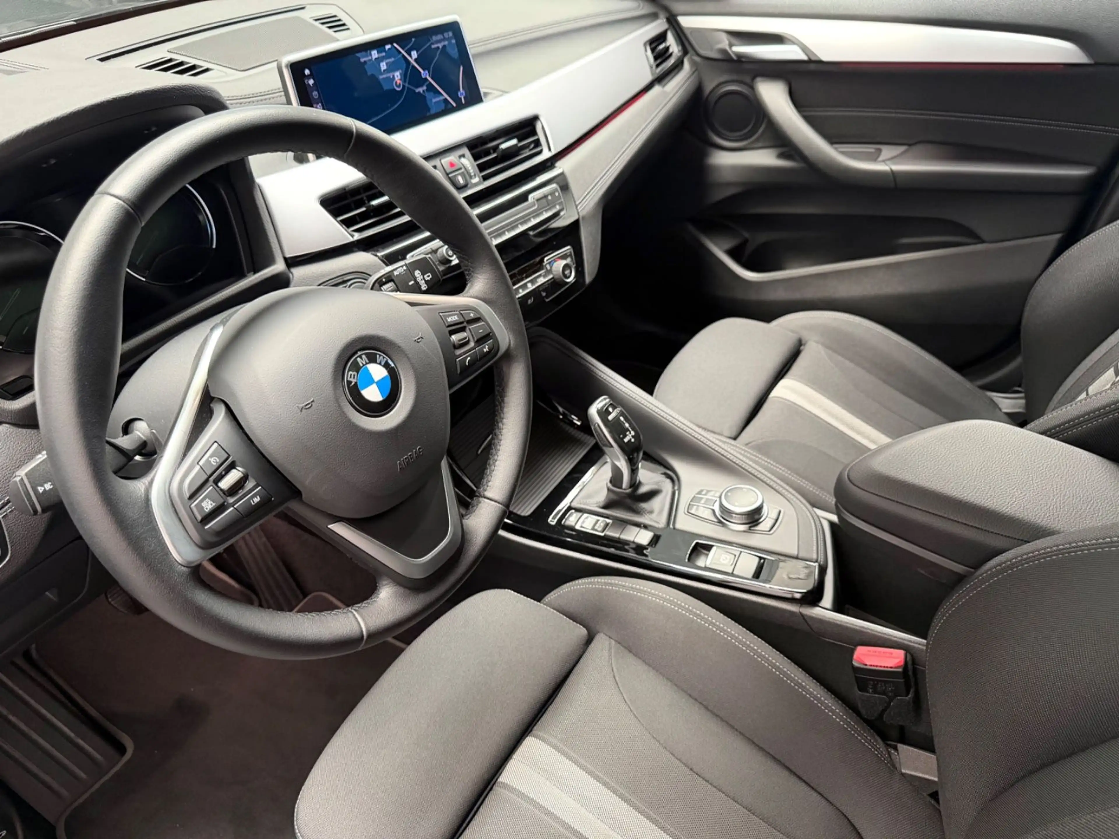 BMW X2 sDrive 18 i Advantage Plus/Pano/KeyLess/Cam — photo 4