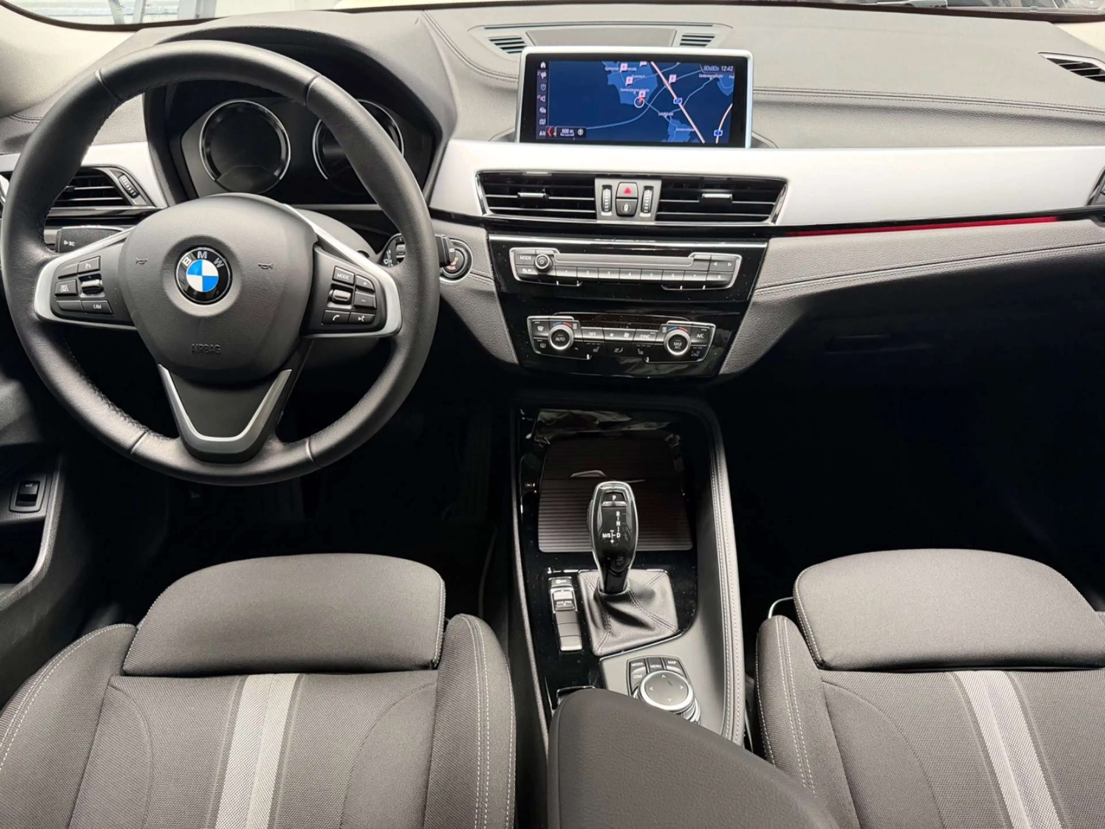 BMW X2 sDrive 18 i Advantage Plus/Pano/KeyLess/Cam — photo 6