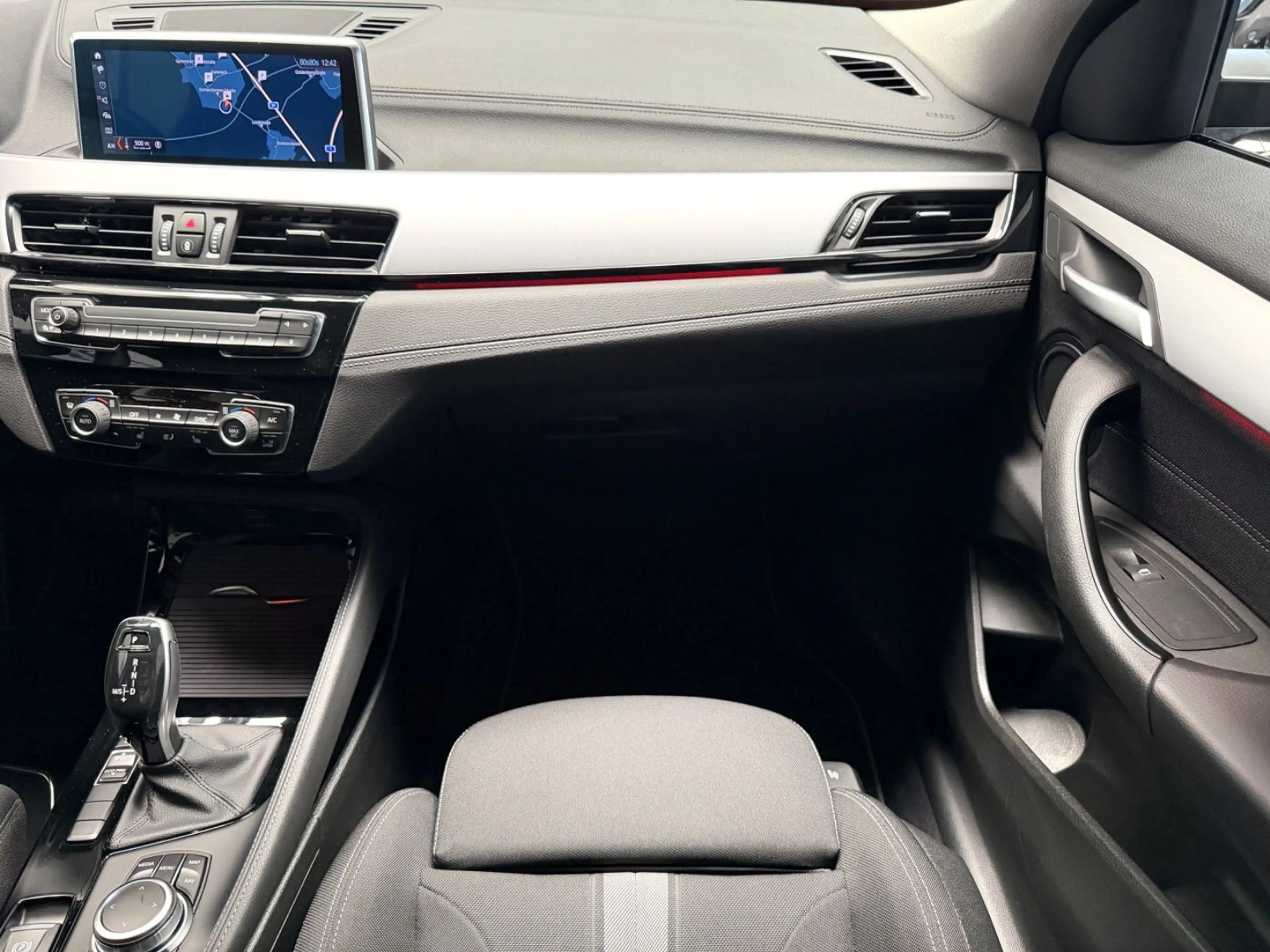 BMW X2 sDrive 18 i Advantage Plus/Pano/KeyLess/Cam — photo 8