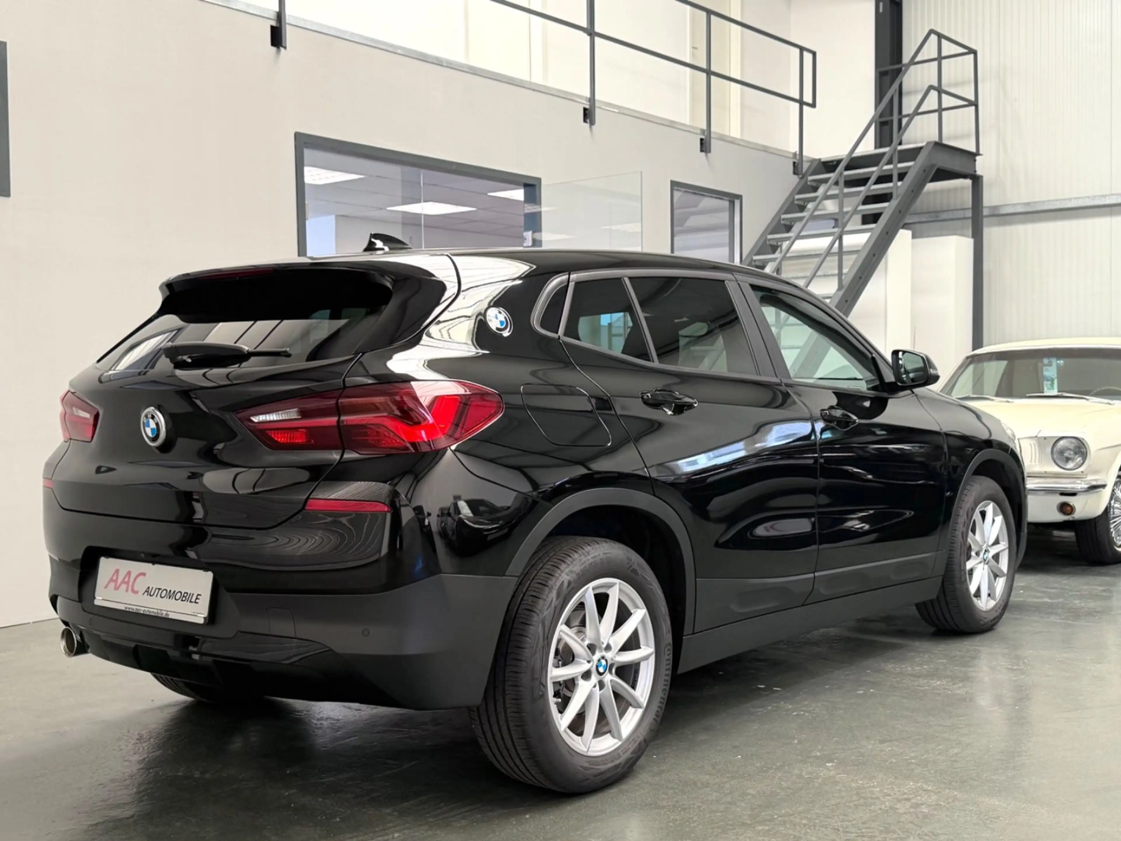 BMW X2 sDrive 18 i Advantage Plus/Pano/KeyLess/Cam — photo 2