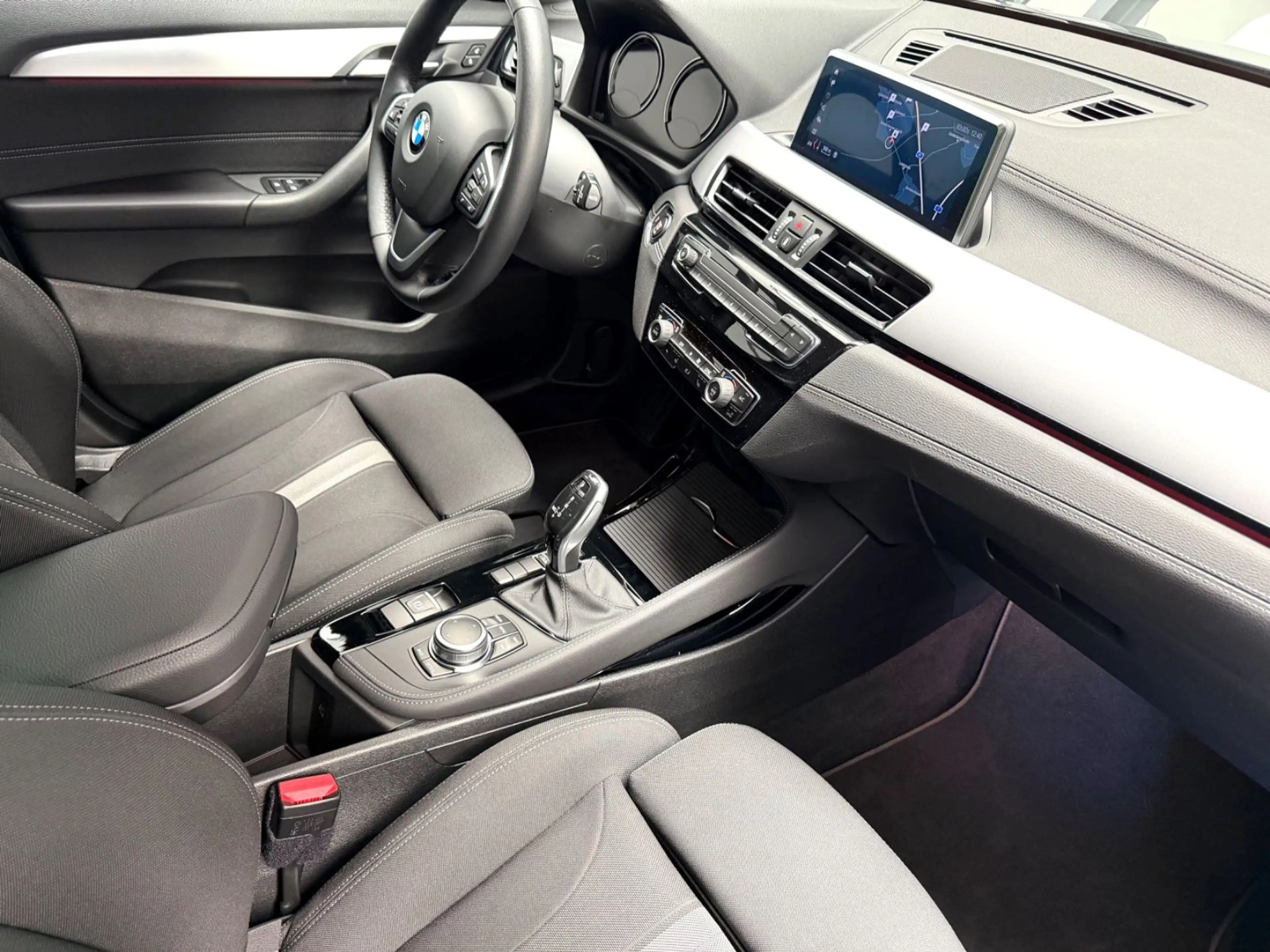 BMW X2 sDrive 18 i Advantage Plus/Pano/KeyLess/Cam — photo 5
