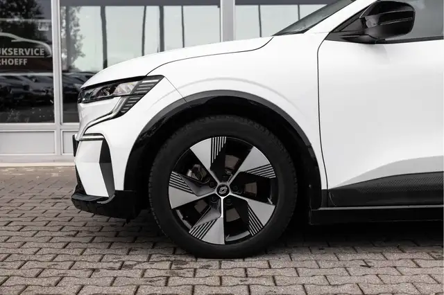 Renault Megane E-Tech view 11