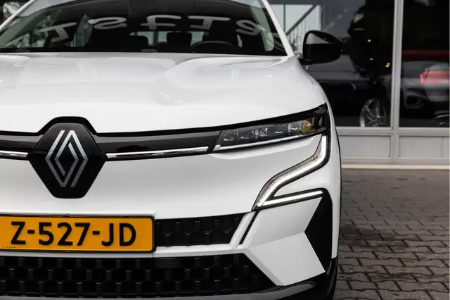 Renault Megane E-Tech view 15