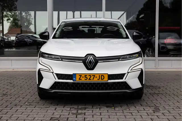 Renault Megane E-Tech view 3