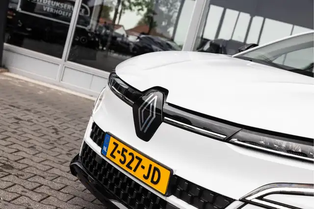 Renault Megane E-Tech view 13
