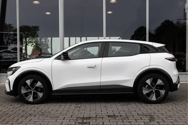 Renault Megane E-Tech view 5
