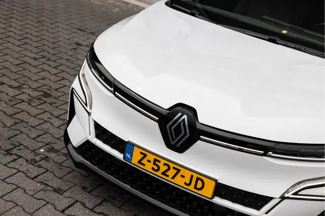 Renault Megane E-Tech view 14