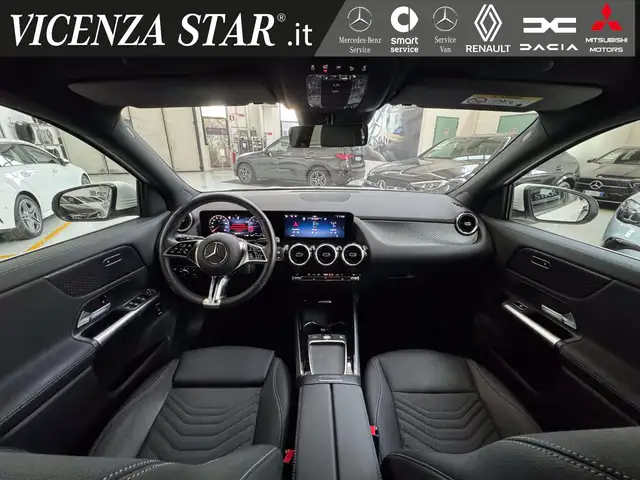 Mercedes-Benz GLA view 5