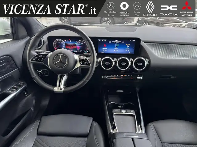 Mercedes-Benz GLA view 7
