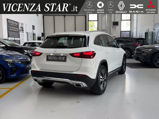 Mercedes-Benz GLA view 2