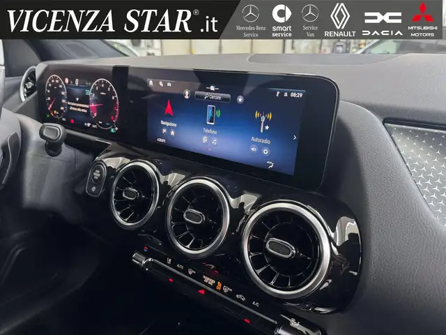 Mercedes-Benz GLA view 10