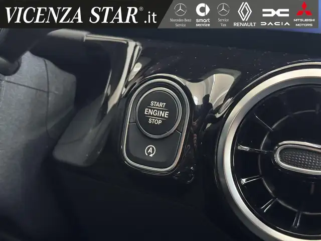 Mercedes-Benz GLA view 11