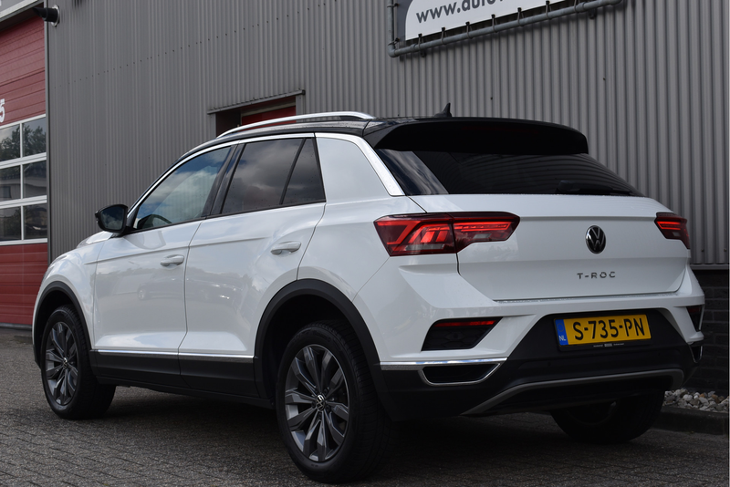 Volkswagen T-Roc 1.5 TSI Sport Virtual cockpit, Adaptive cruise, Ca — photo 2