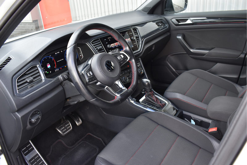 Volkswagen T-Roc 1.5 TSI Sport Virtual cockpit, Adaptive cruise, Ca — photo 3