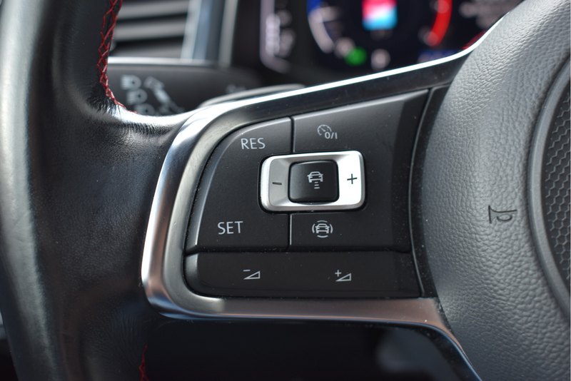 Volkswagen T-Roc 1.5 TSI Sport Virtual cockpit, Adaptive cruise, Ca — photo 17