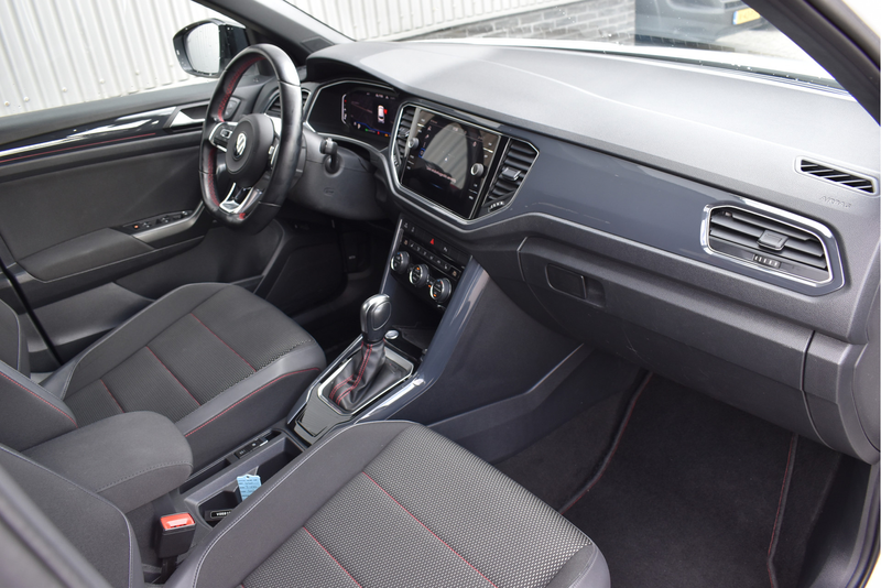 Volkswagen T-Roc 1.5 TSI Sport Virtual cockpit, Adaptive cruise, Ca — photo 4