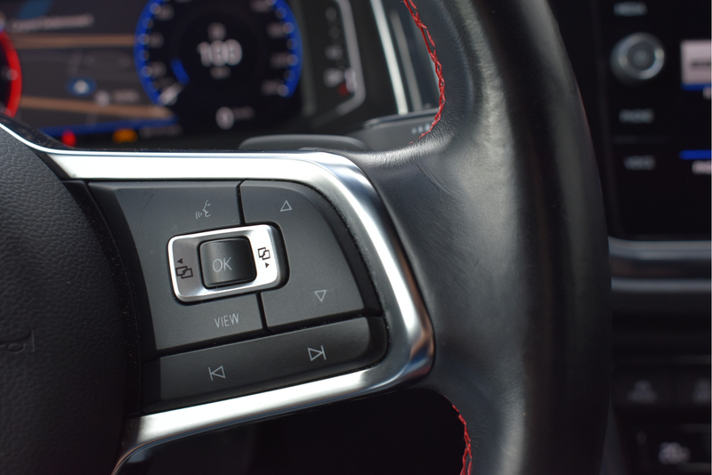 Volkswagen T-Roc 1.5 TSI Sport Virtual cockpit, Adaptive cruise, Ca — photo 18