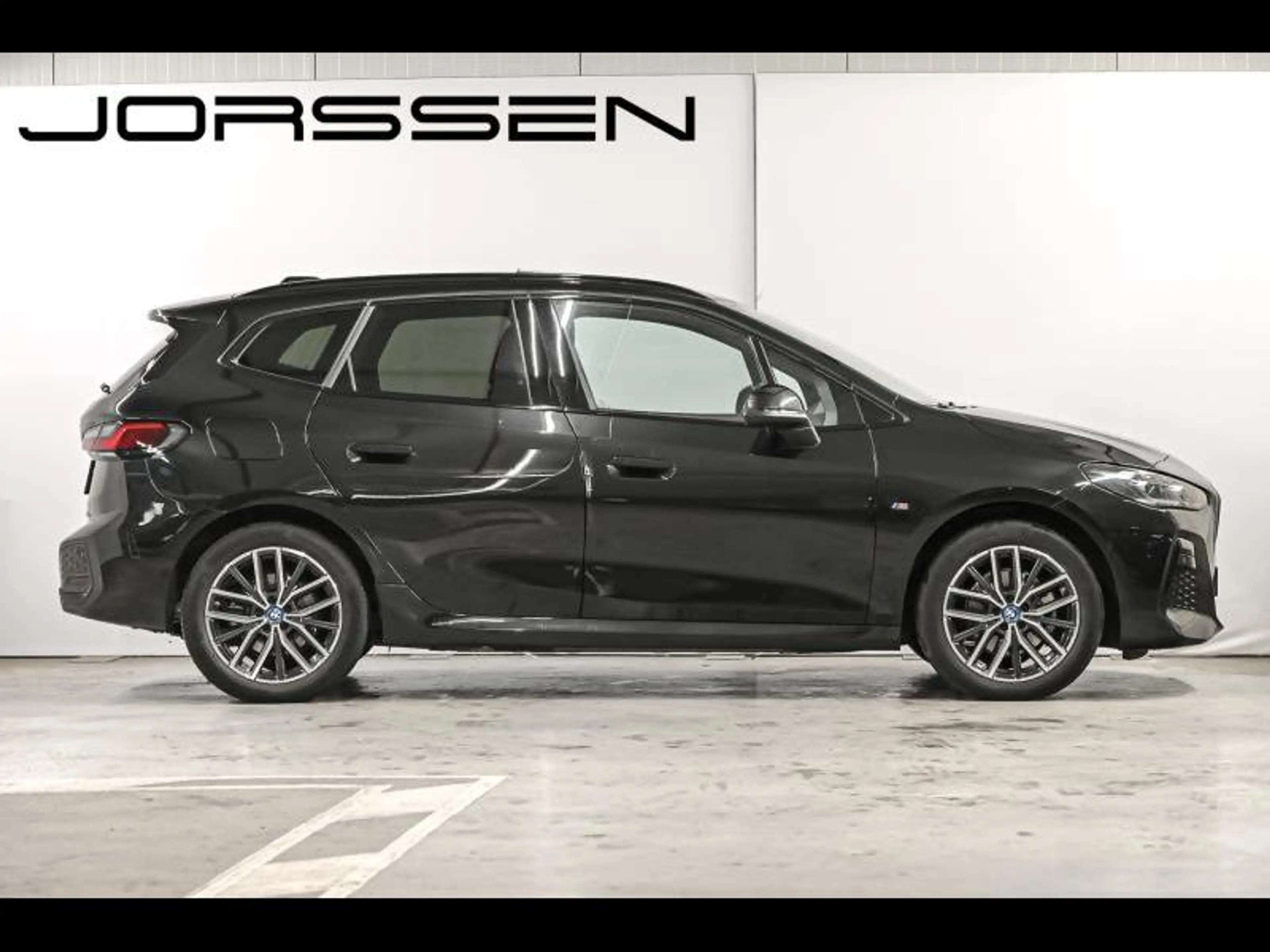 BMW 225 xDrive Active Tourer — photo 3