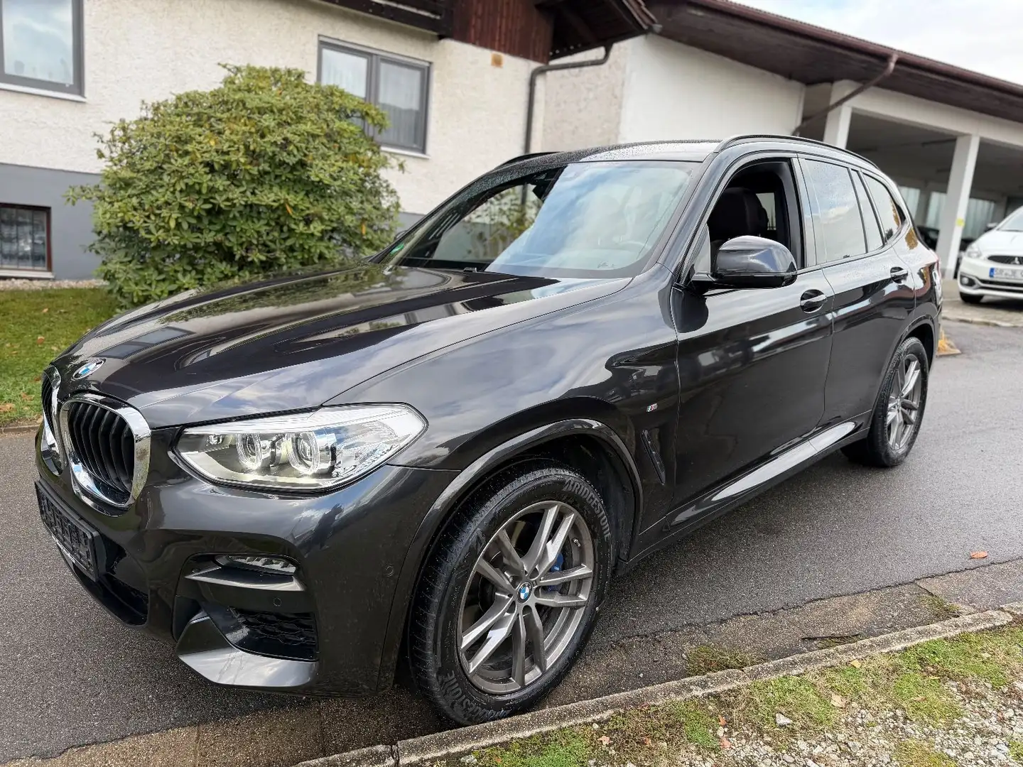 BMW X3 xDrive 30 d M Sport Paket 360 grad Kamera AHK Grau - 2