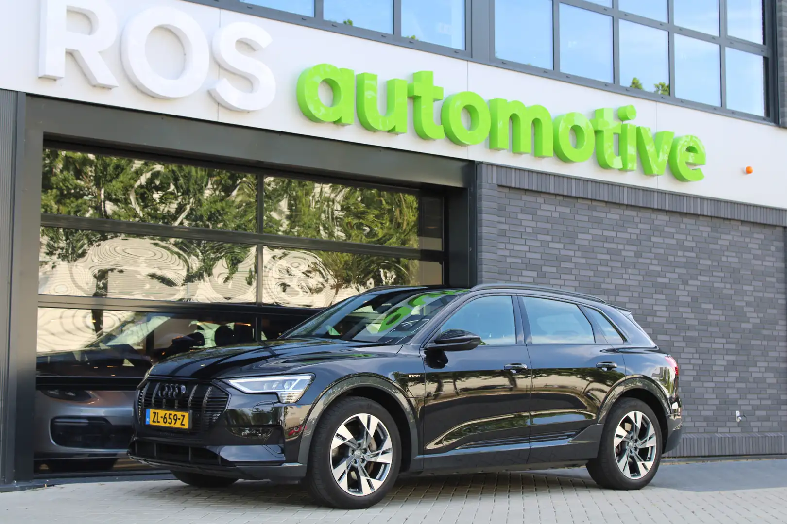 Audi e-tron e-tron 55 quattro advanced 95 kWh | NAP | CAMERA | Black - 2