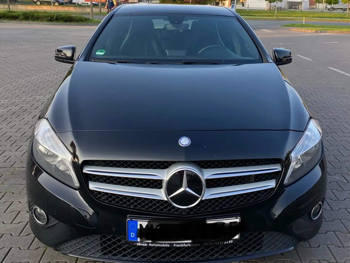 Mercedes-Benz A 180 A-Klasse (BlueEFFICIENCY) Urban Fekete - 1
